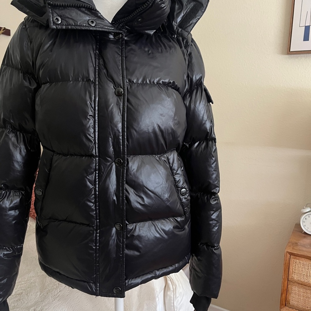 NY Collection Black Puffer Jacket with Hood and Glossy Finish